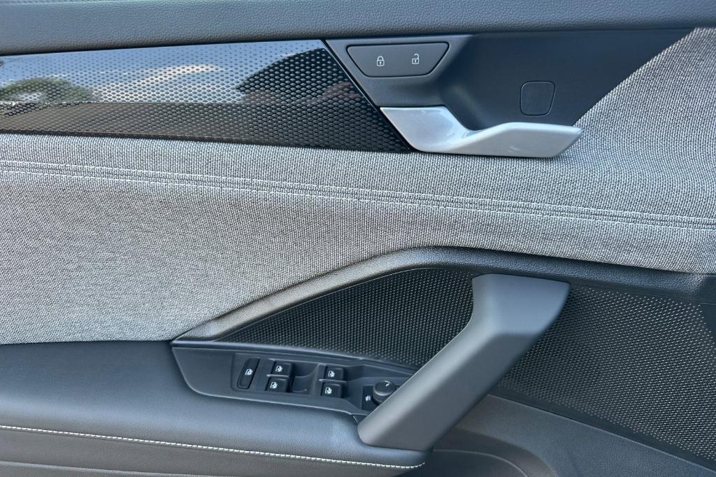 new 2025 Volkswagen Tiguan car, priced at $30,081