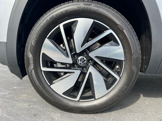 new 2024 Volkswagen Atlas car, priced at $40,698