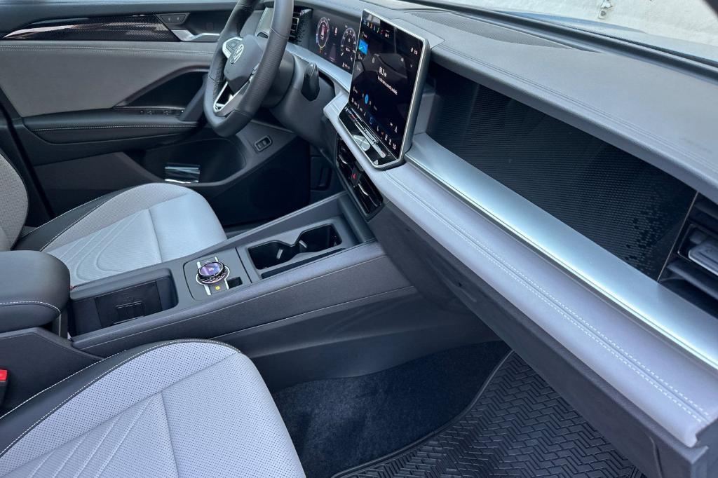 new 2025 Volkswagen Tiguan car, priced at $37,667