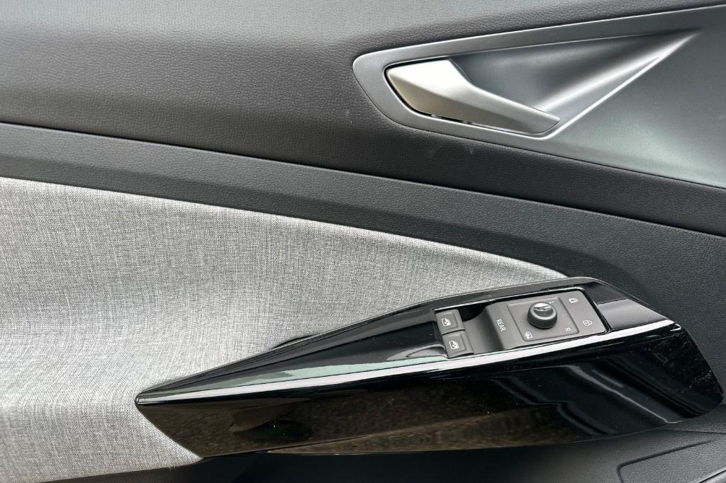 new 2025 Volkswagen ID.4 car, priced at $44,182