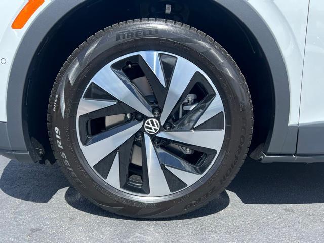 new 2024 Volkswagen ID.4 car, priced at $38,558