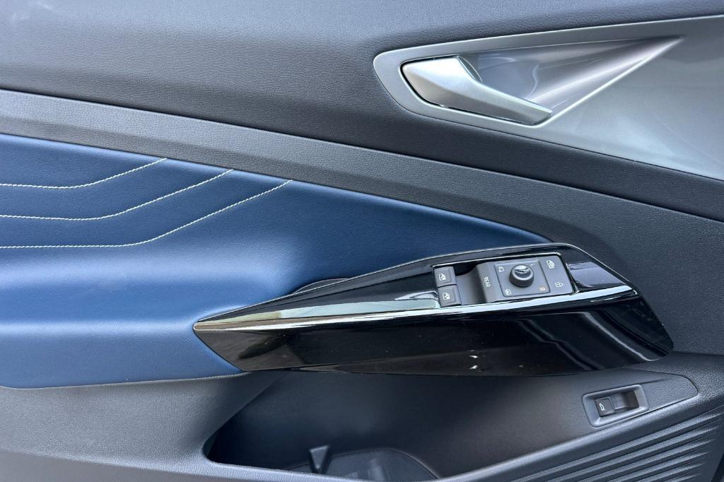 new 2025 Volkswagen ID.4 car, priced at $54,638