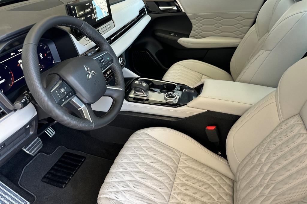 new 2025 Mitsubishi Outlander car, priced at $44,340