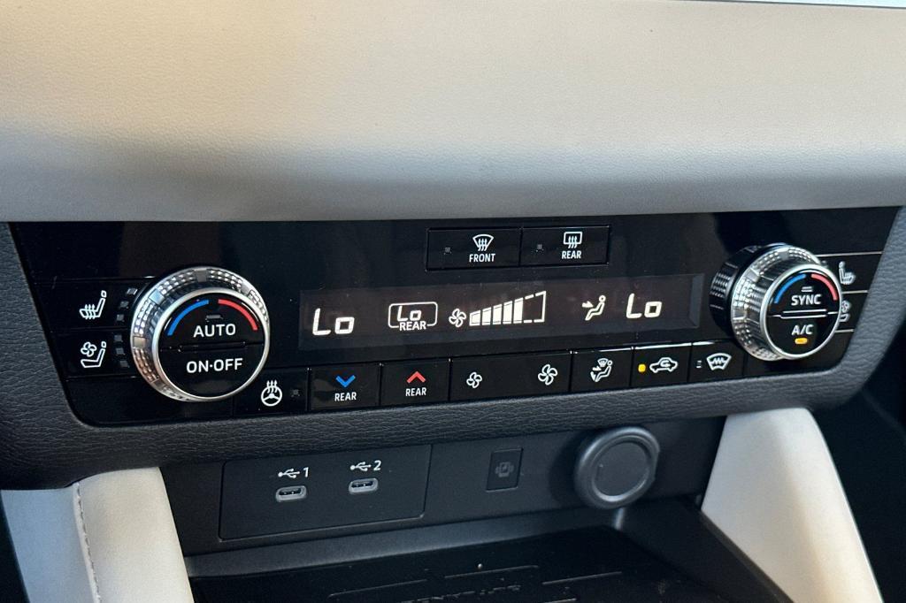 new 2025 Mitsubishi Outlander car, priced at $44,340