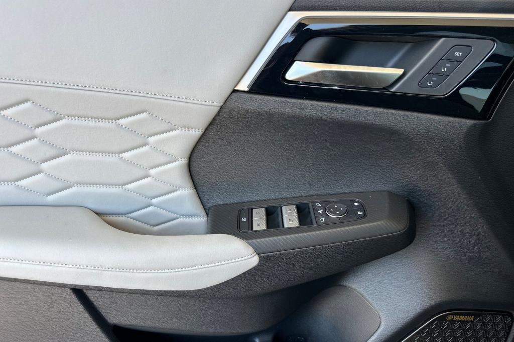 new 2025 Mitsubishi Outlander car, priced at $44,340