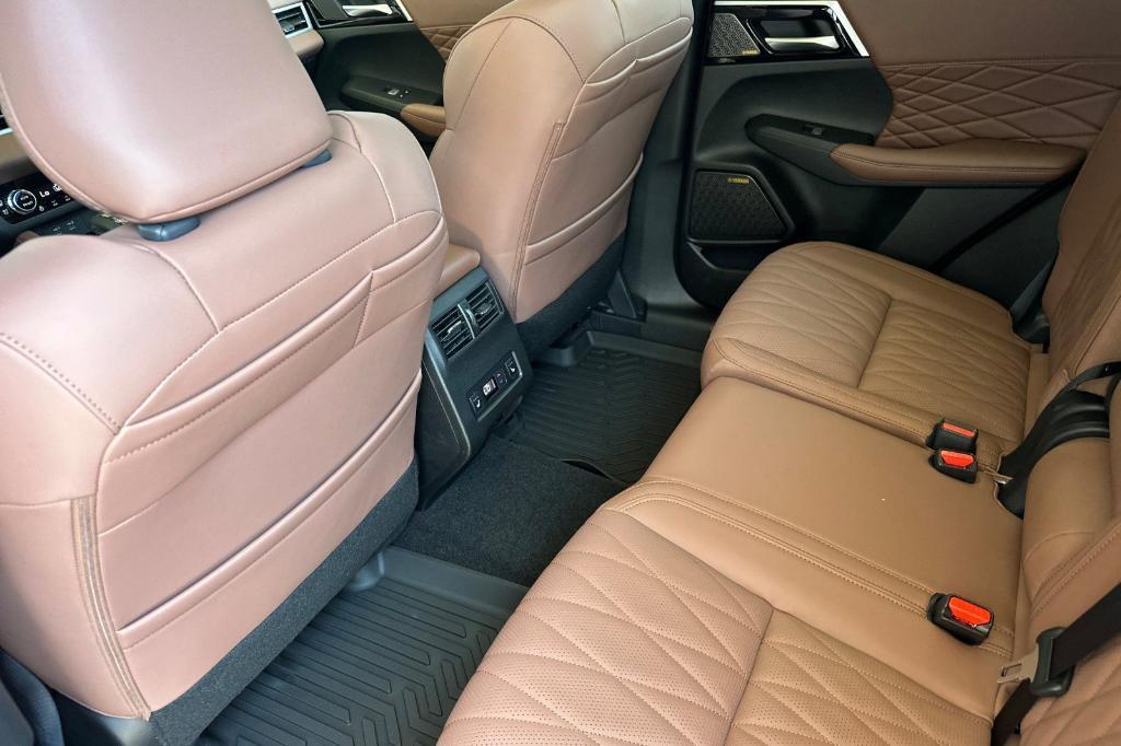new 2025 Mitsubishi Outlander car, priced at $42,895