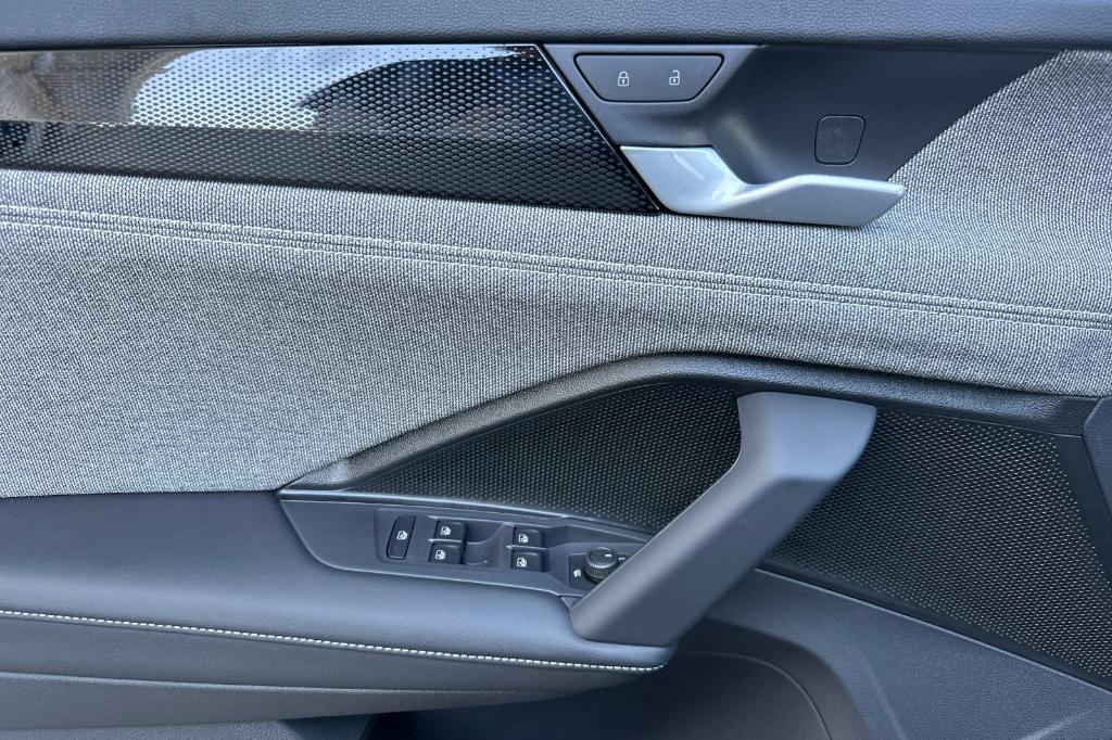 new 2025 Volkswagen Tiguan car, priced at $30,270