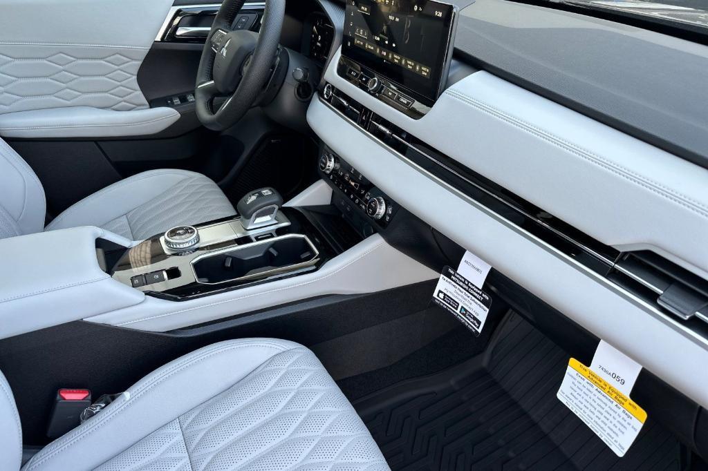 new 2025 Mitsubishi Outlander car, priced at $39,100
