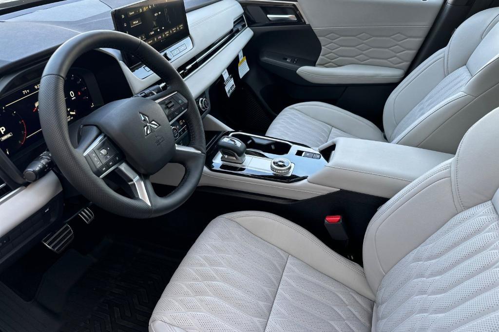 new 2025 Mitsubishi Outlander car, priced at $39,100