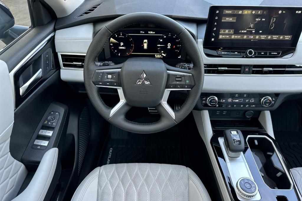new 2025 Mitsubishi Outlander car, priced at $39,100