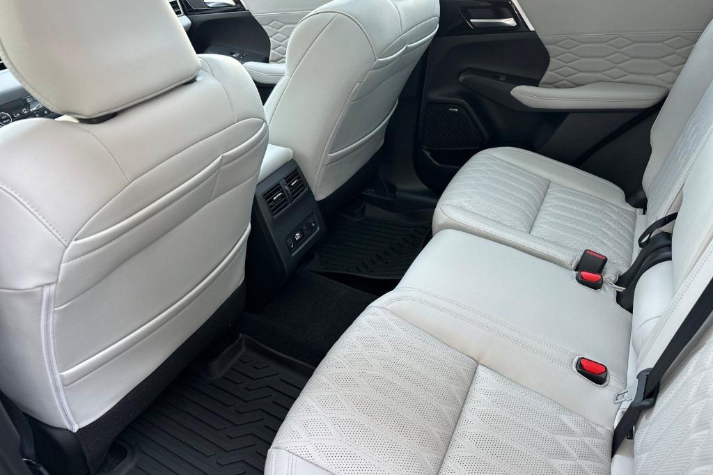 new 2025 Mitsubishi Outlander car, priced at $39,100