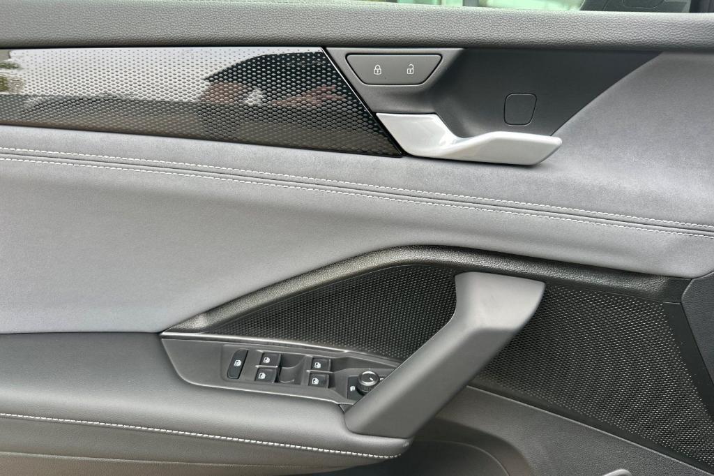 new 2025 Volkswagen Tiguan car, priced at $35,416