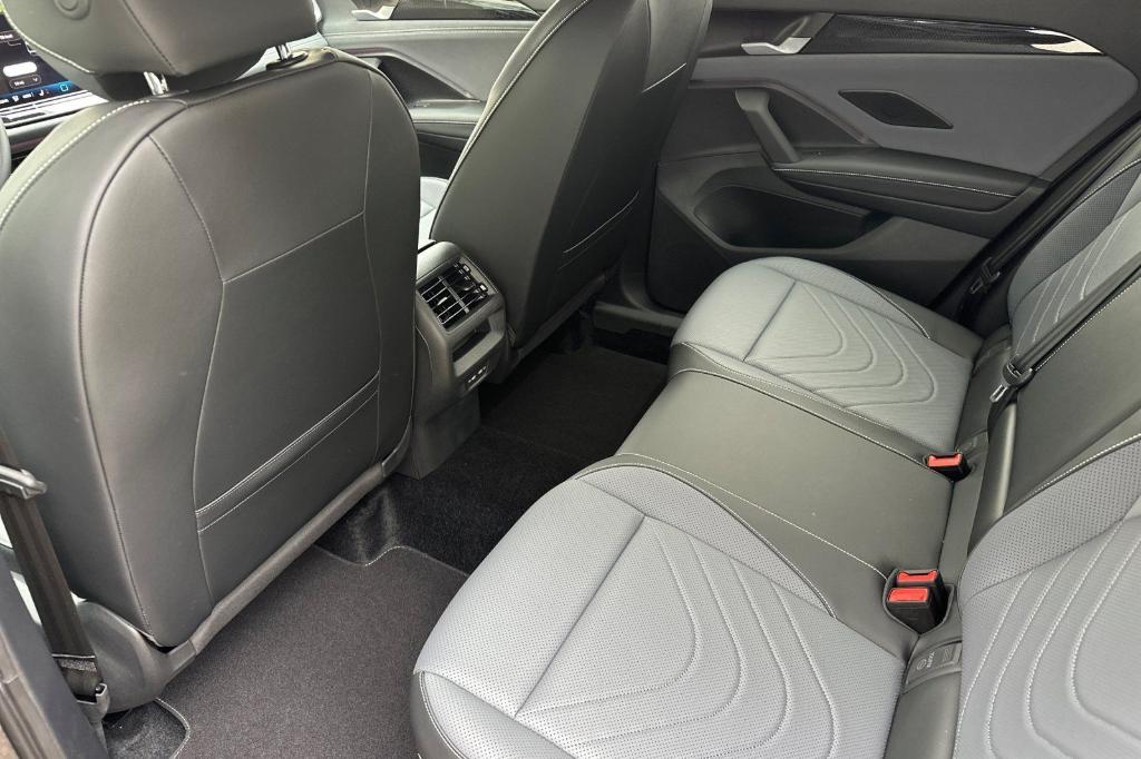 new 2025 Volkswagen Tiguan car, priced at $32,159
