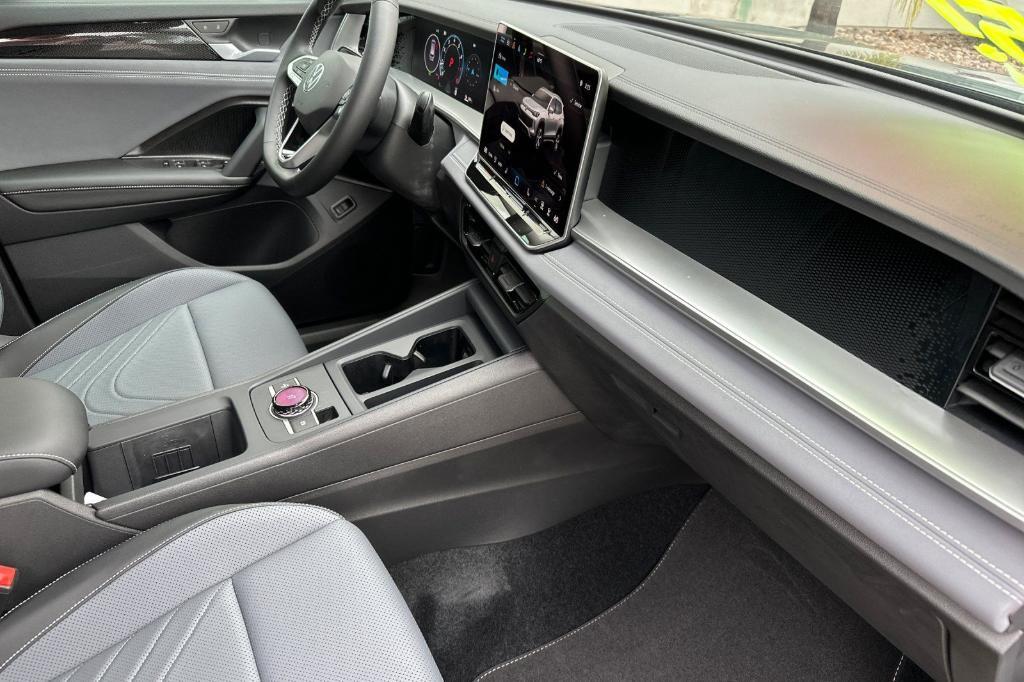 new 2025 Volkswagen Tiguan car, priced at $32,159