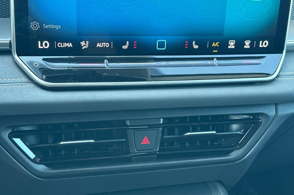 new 2025 Volkswagen Tiguan car, priced at $31,998