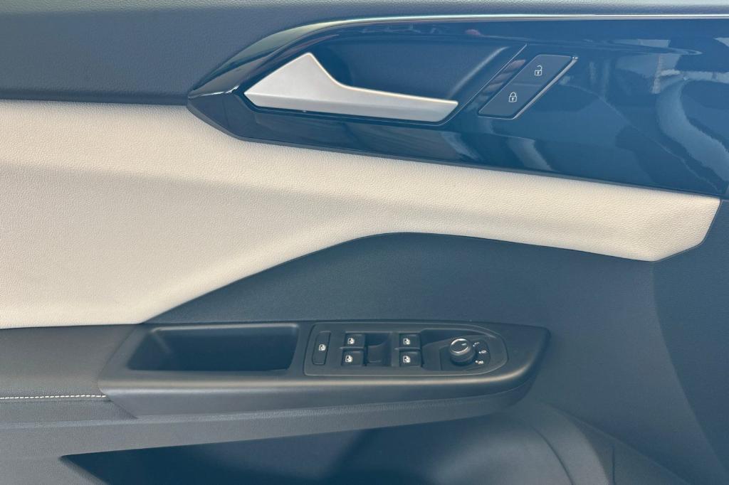 new 2025 Volkswagen Taos car, priced at $27,252
