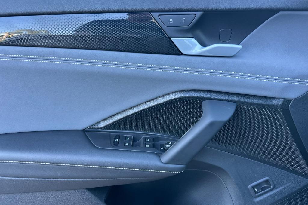 new 2025 Volkswagen Tiguan car, priced at $36,702