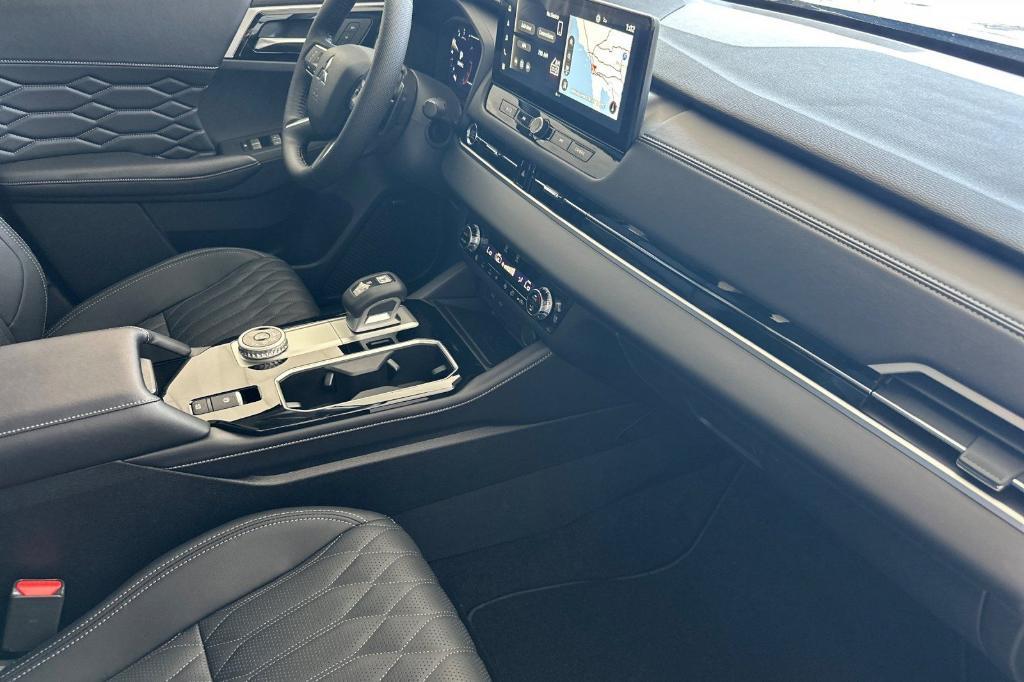 new 2025 Mitsubishi Outlander car, priced at $39,150