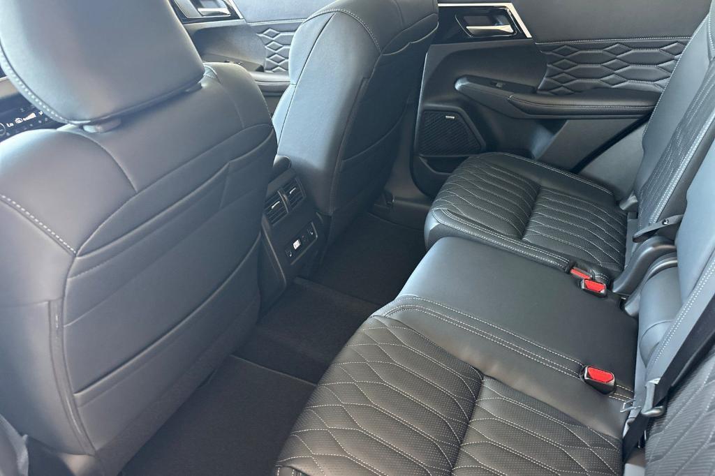 new 2025 Mitsubishi Outlander car, priced at $39,150