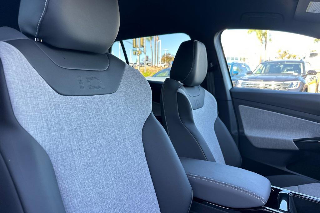 new 2025 Volkswagen ID.4 car, priced at $42,472