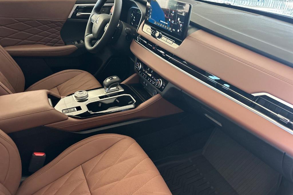 new 2025 Mitsubishi Outlander car, priced at $43,195