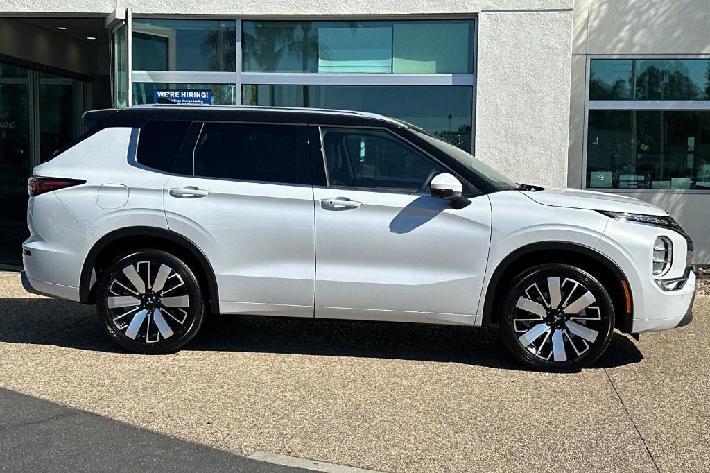 new 2025 Mitsubishi Outlander car, priced at $43,195