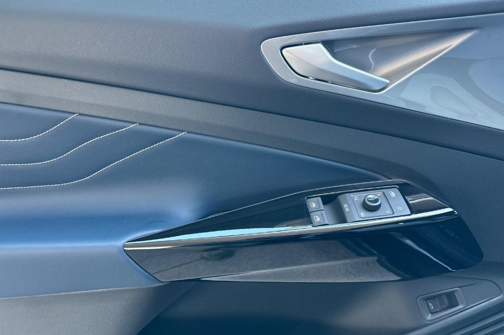 new 2025 Volkswagen ID.4 car, priced at $49,951