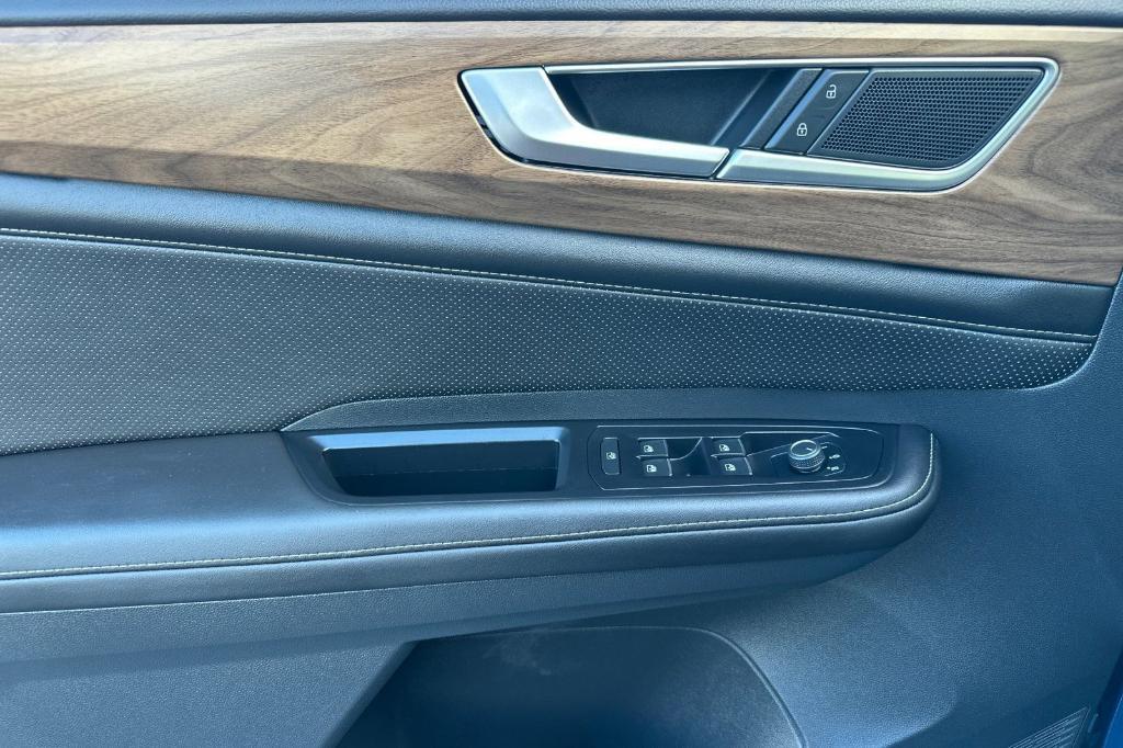 used 2025 Volkswagen Atlas car, priced at $38,995