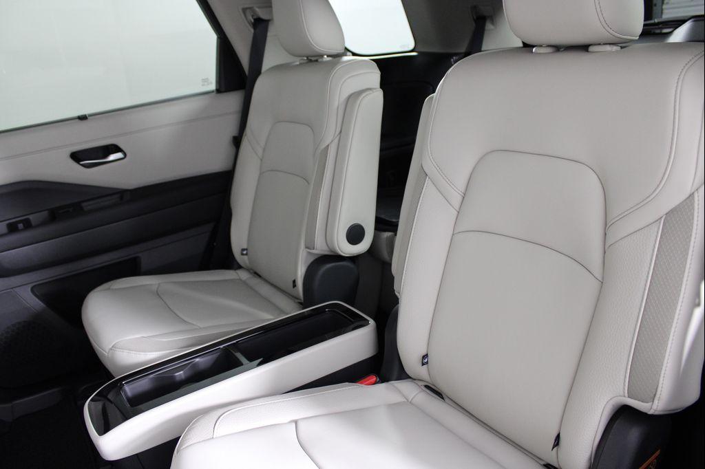 new 2025 Nissan Pathfinder car, priced at $38,878