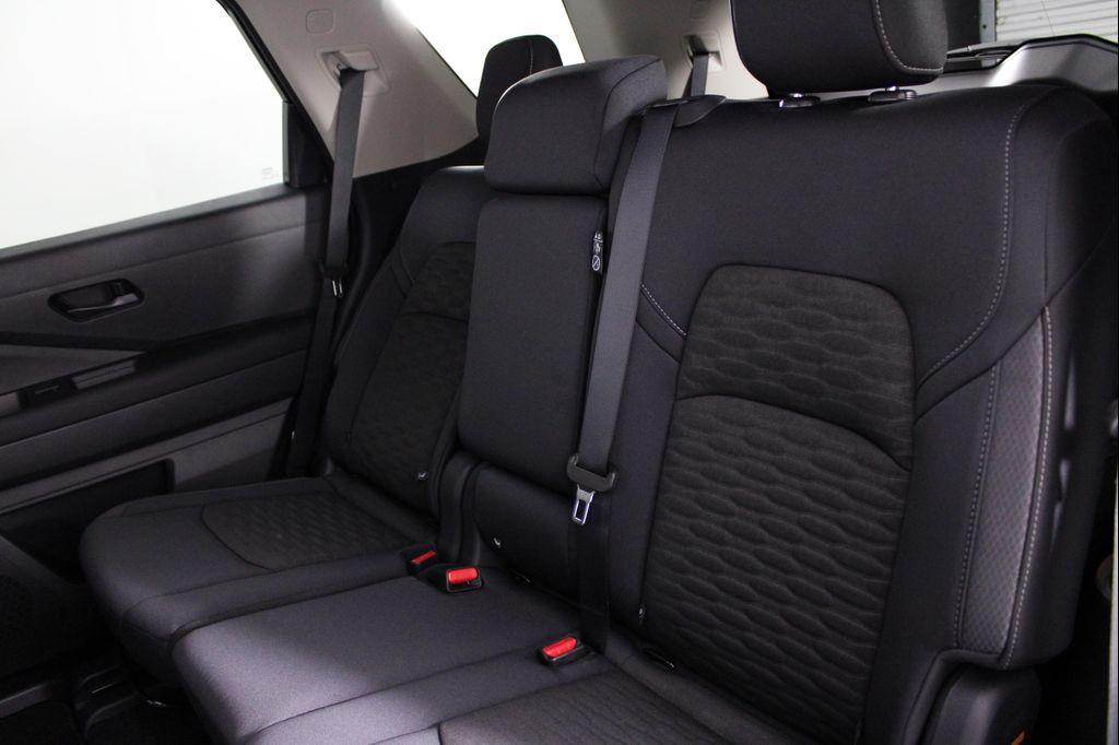 new 2025 Nissan Pathfinder car, priced at $32,921