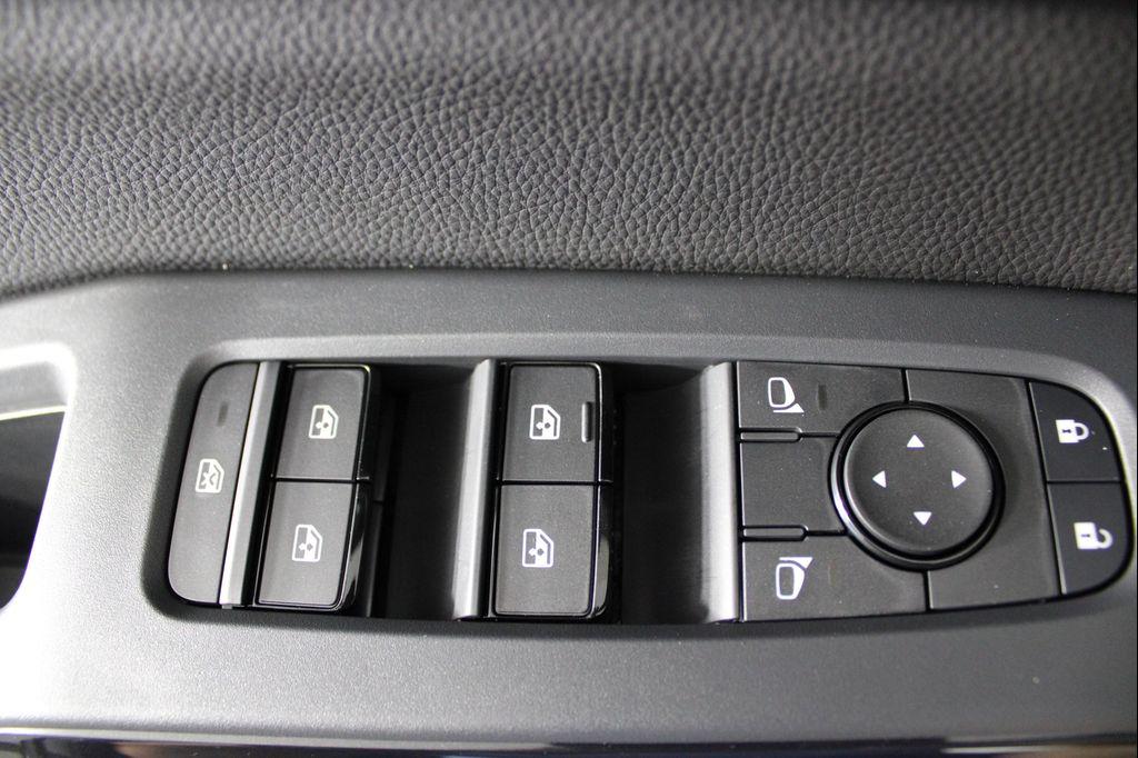 new 2025 Nissan Pathfinder car, priced at $32,921
