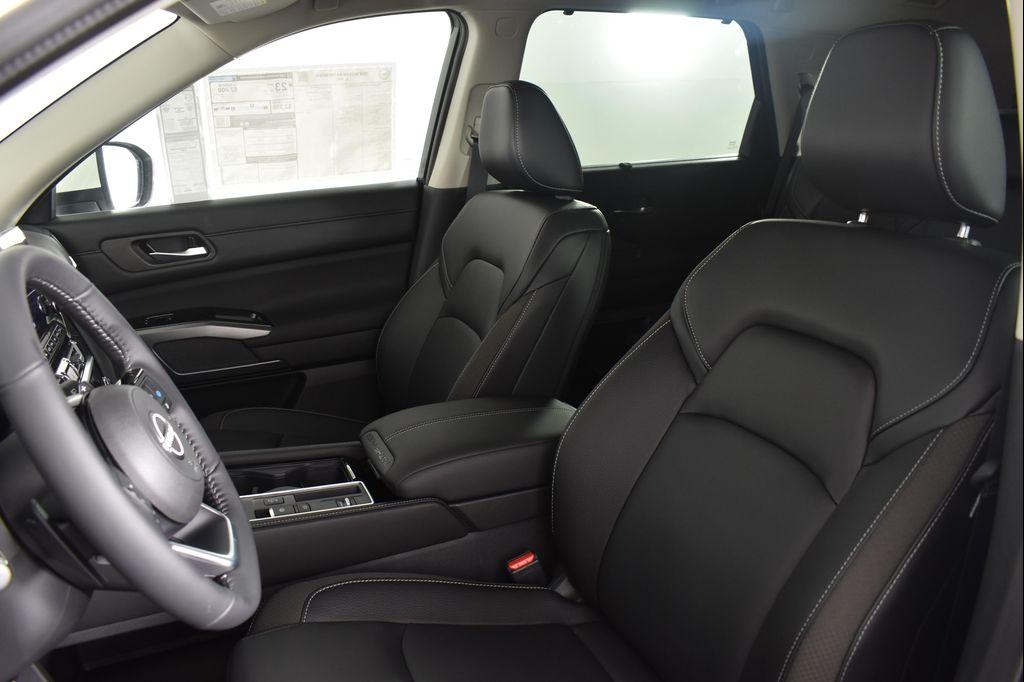 new 2025 Nissan Pathfinder car, priced at $35,434