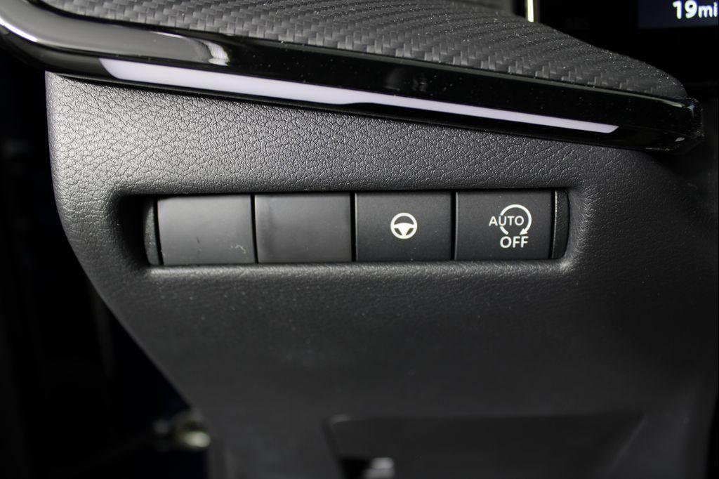 new 2025 Nissan Kicks car, priced at $25,952