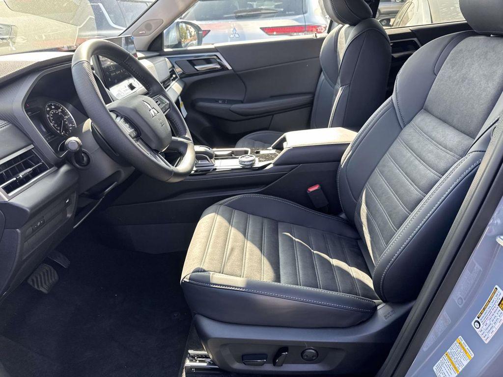 new 2025 Mitsubishi Outlander car, priced at $36,555