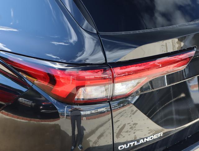 new 2024 Mitsubishi Outlander car, priced at $38,400