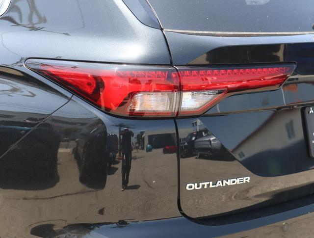 new 2024 Mitsubishi Outlander car, priced at $37,175