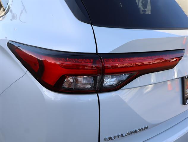 new 2024 Mitsubishi Outlander car, priced at $29,155