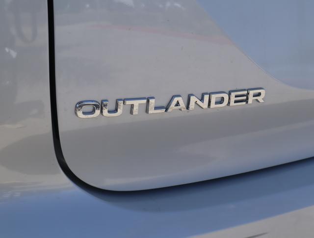 new 2024 Mitsubishi Outlander car, priced at $32,930