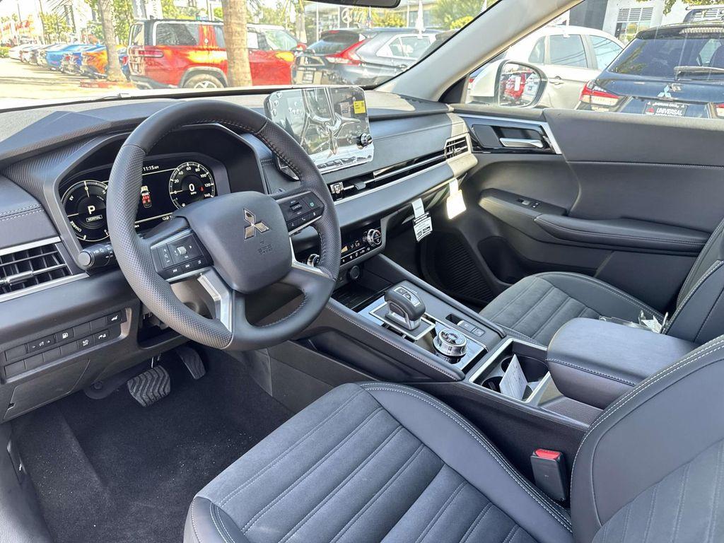 new 2025 Mitsubishi Outlander car, priced at $32,945