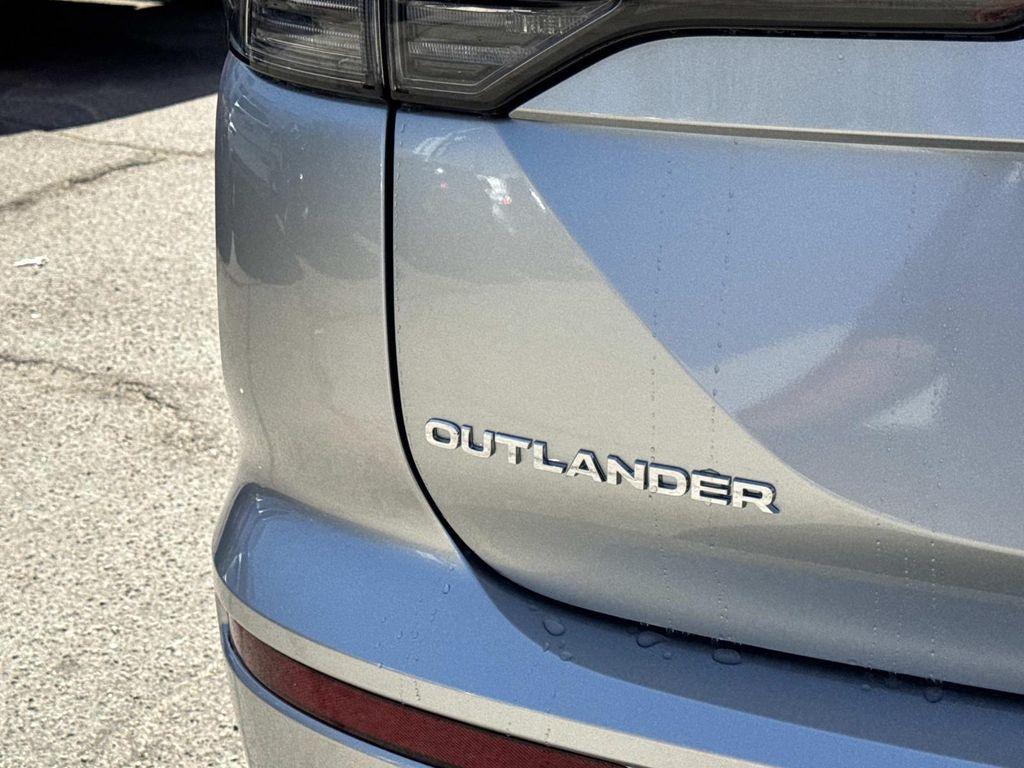 new 2025 Mitsubishi Outlander car, priced at $32,945