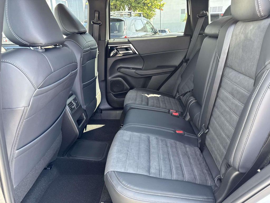 new 2025 Mitsubishi Outlander car, priced at $32,945