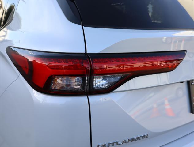 new 2024 Mitsubishi Outlander car, priced at $33,670