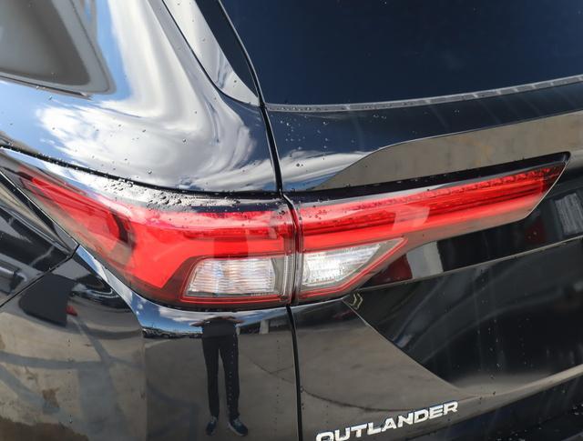 new 2024 Mitsubishi Outlander car, priced at $35,210