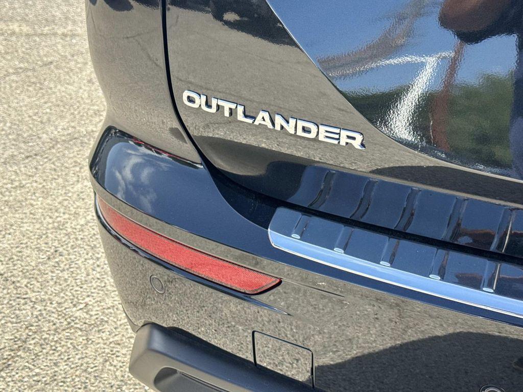 new 2025 Mitsubishi Outlander car, priced at $27,695