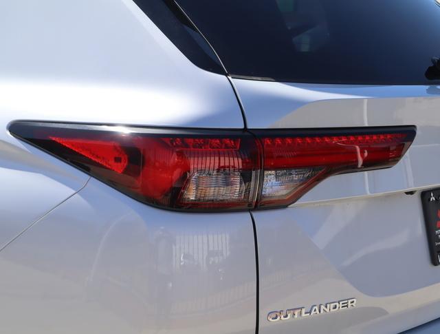 new 2024 Mitsubishi Outlander car, priced at $29,365