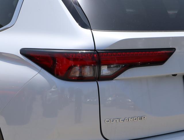 new 2024 Mitsubishi Outlander car, priced at $32,365