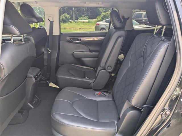 used 2020 Toyota Highlander car, priced at $28,800
