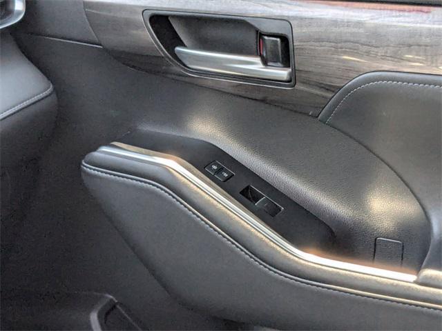 used 2020 Toyota Highlander car, priced at $28,800