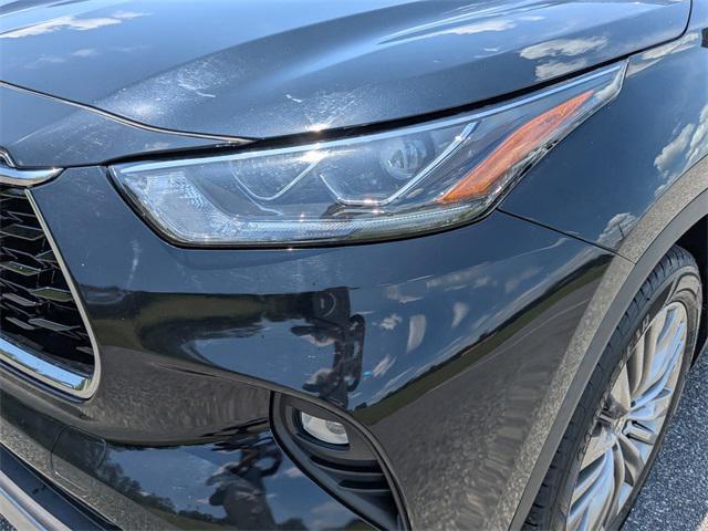 used 2020 Toyota Highlander car, priced at $28,800