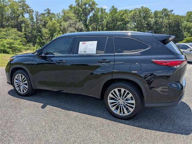 used 2020 Toyota Highlander car, priced at $28,800